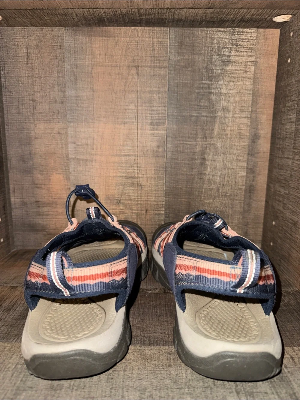 KEEN WHISPER women sandals-size 10.5